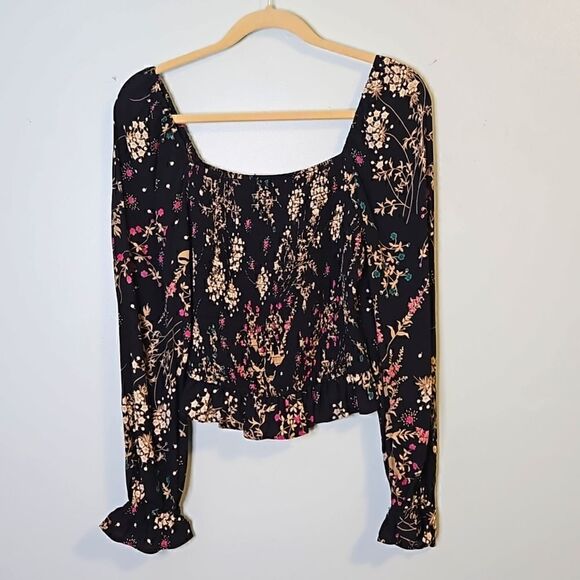 Love Stitch, black printed long sleeved cropped top. Size M. - Picture 1 of 7